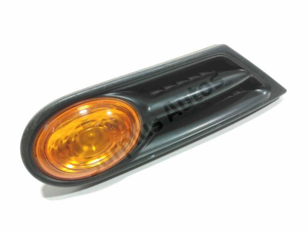 Repetiteur d'aile droit