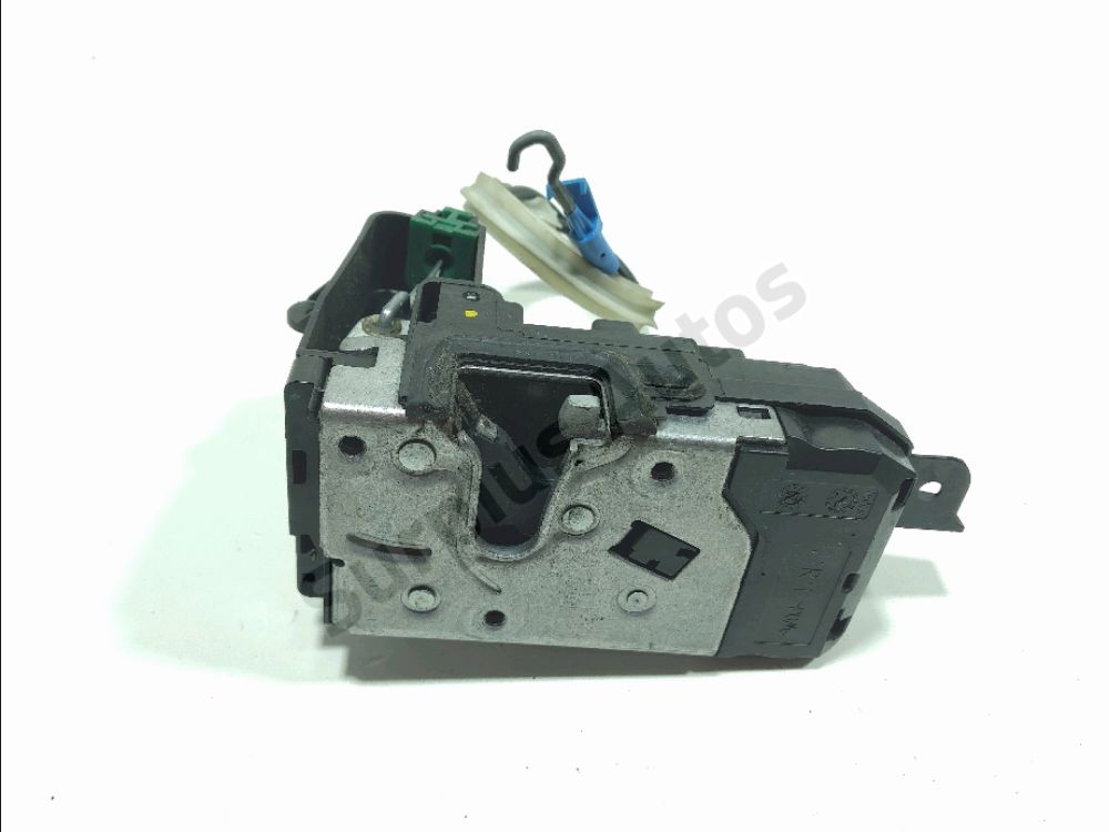 Serrure de porte avant droite