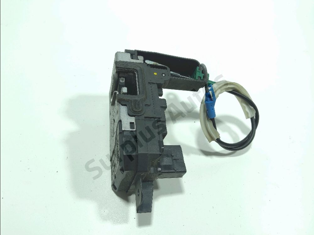 Serrure de porte avant droite