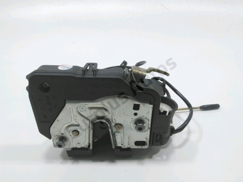 Serrure de porte avant gauche