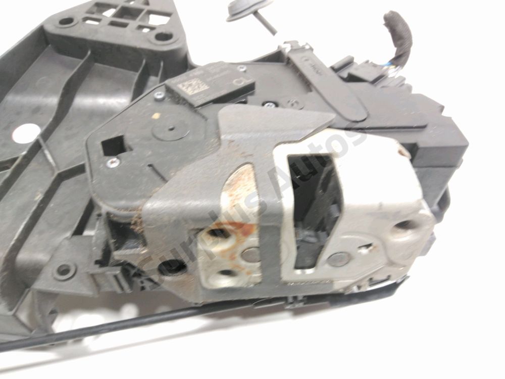 Serrure de porte avant gauche