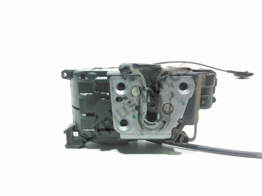 Serrure de porte avant droite