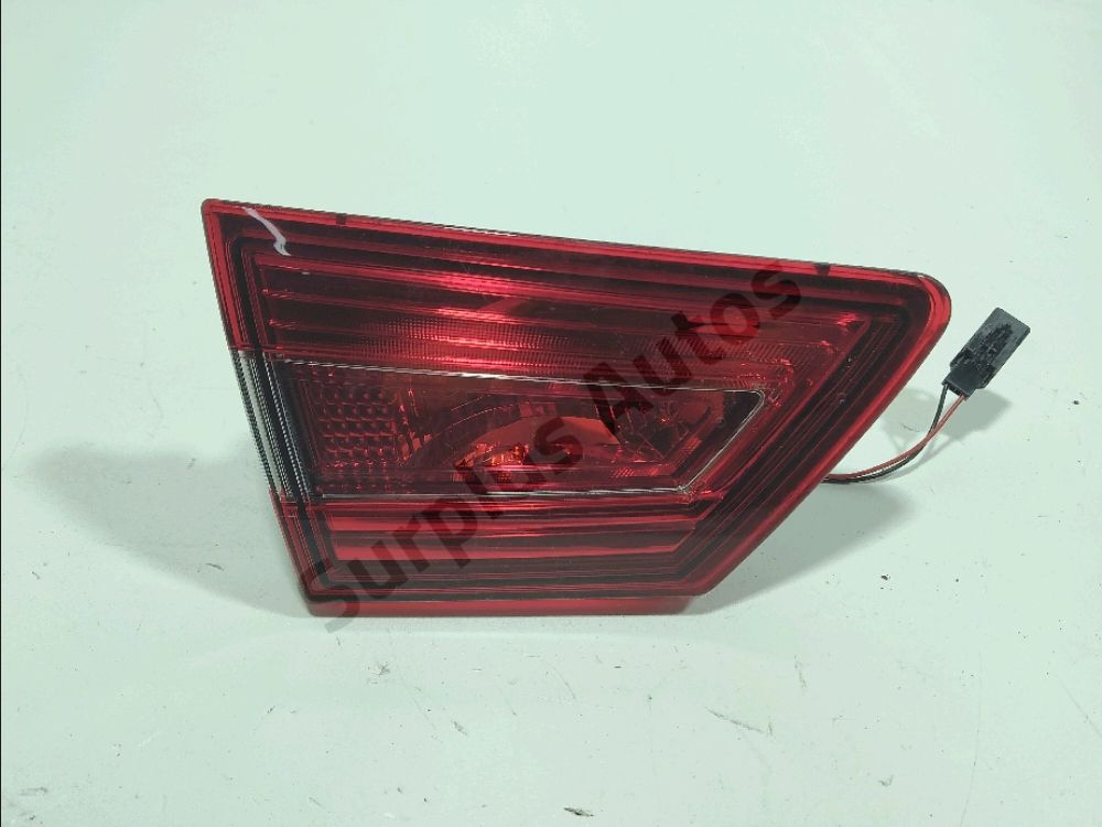 Feu arrière intérieur gauche