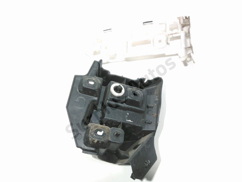 Support gauche de pare-choc arrière