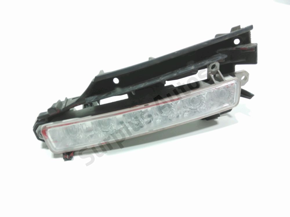 Feu diurne avant droit