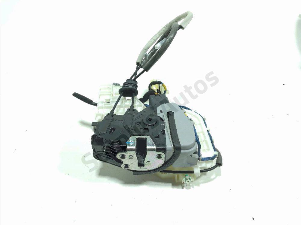 Serrure de porte avant droite