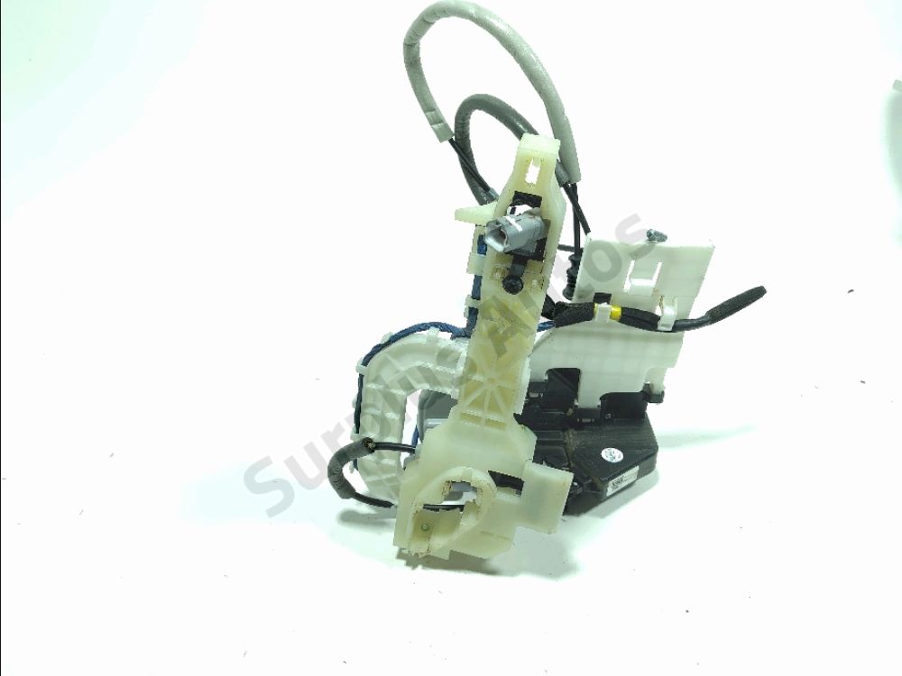 Serrure de porte avant droite