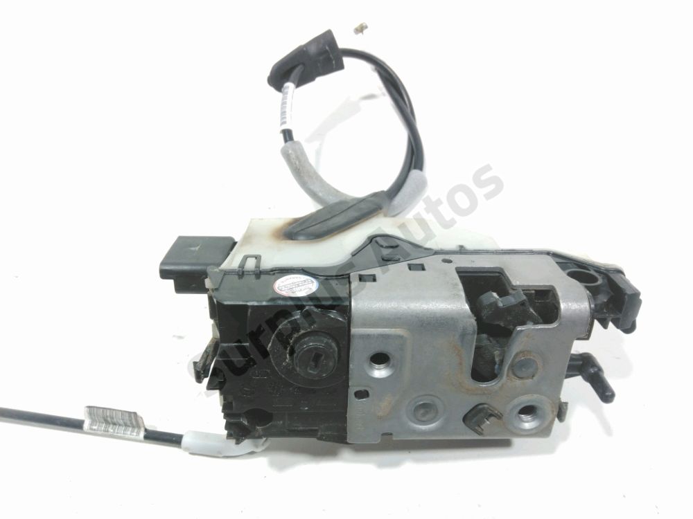 Serrure de porte avant droite