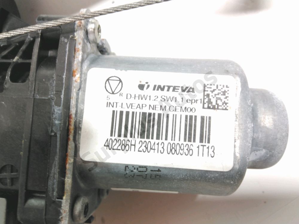 Lève-vitre électrique avant droit