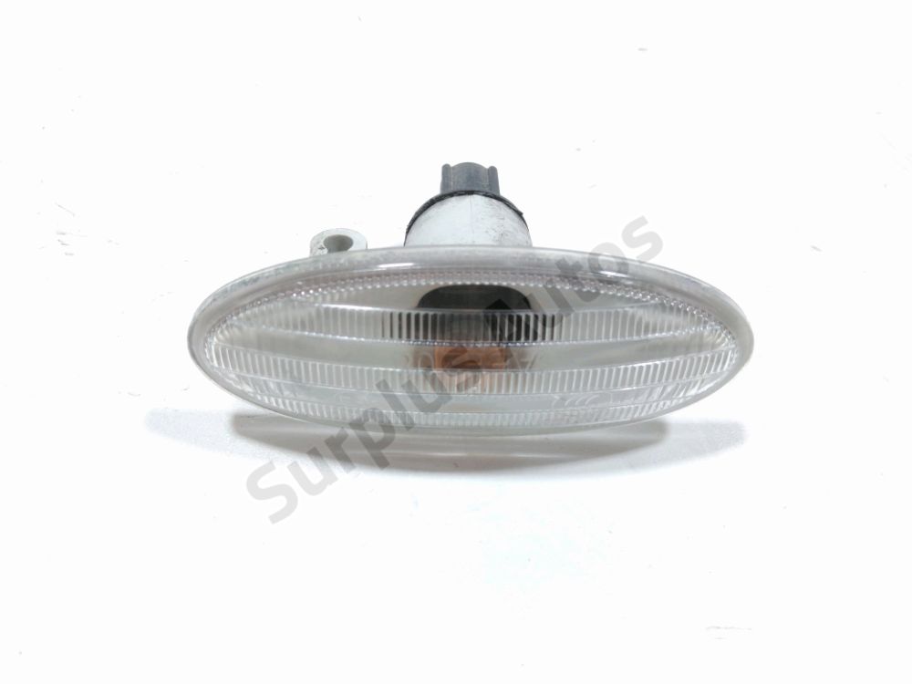 Repetiteur d'aile gauche