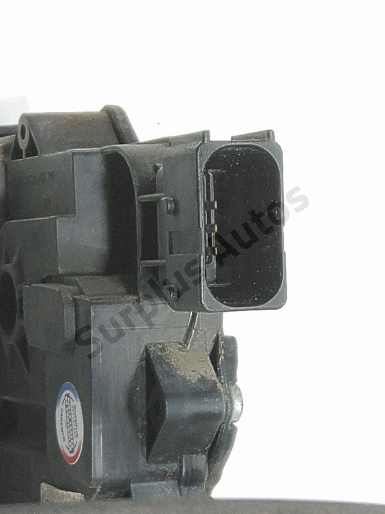 Serrure de porte avant droite