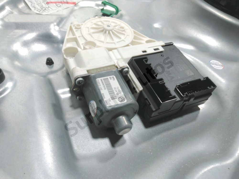 Lève-vitre électrique avant gauche