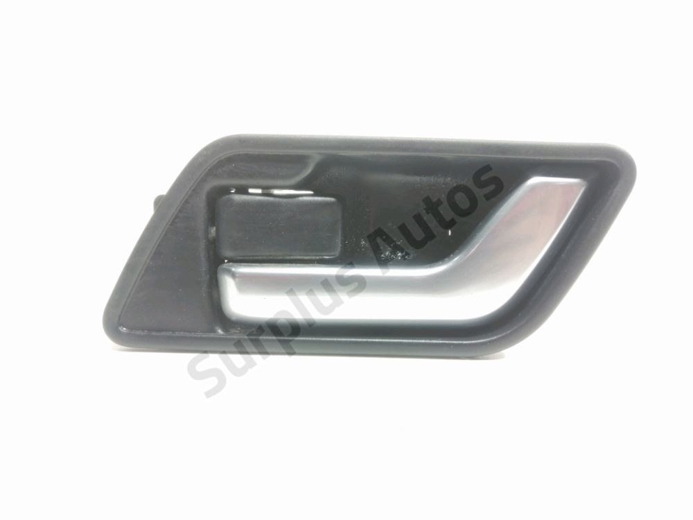 Poignee interieure porte avant gauche