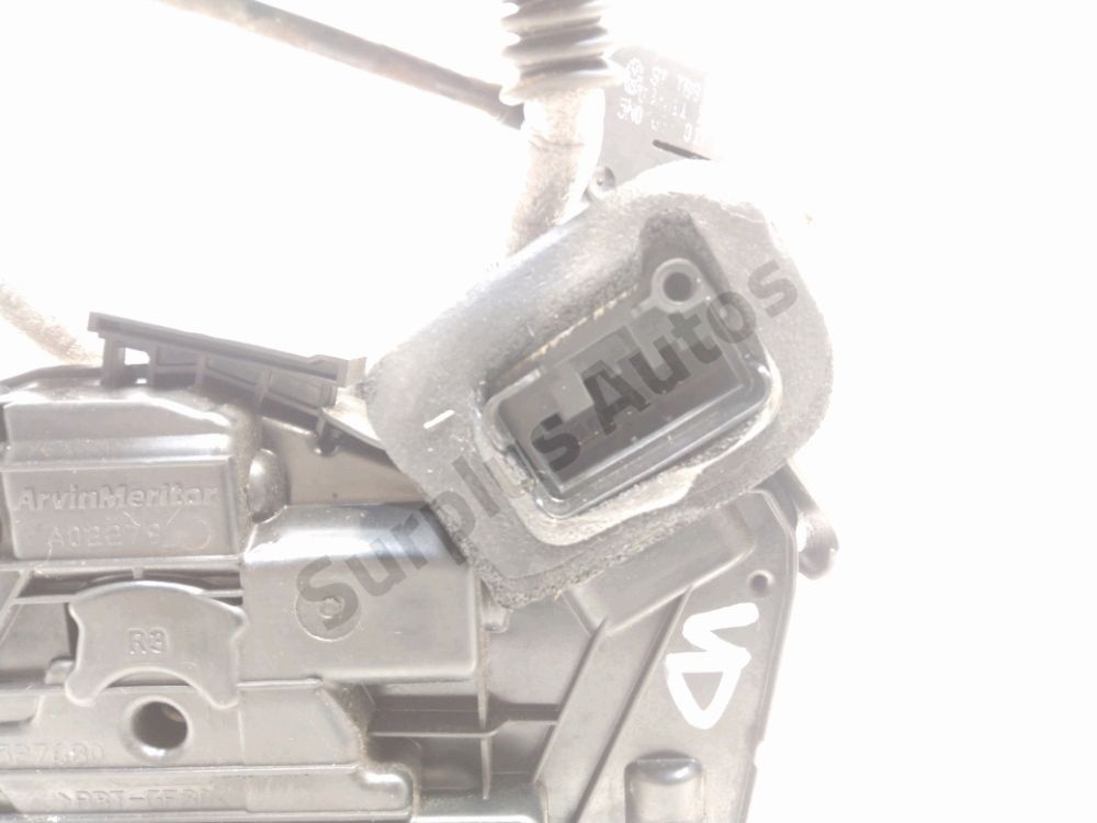 Serrure de porte avant droite