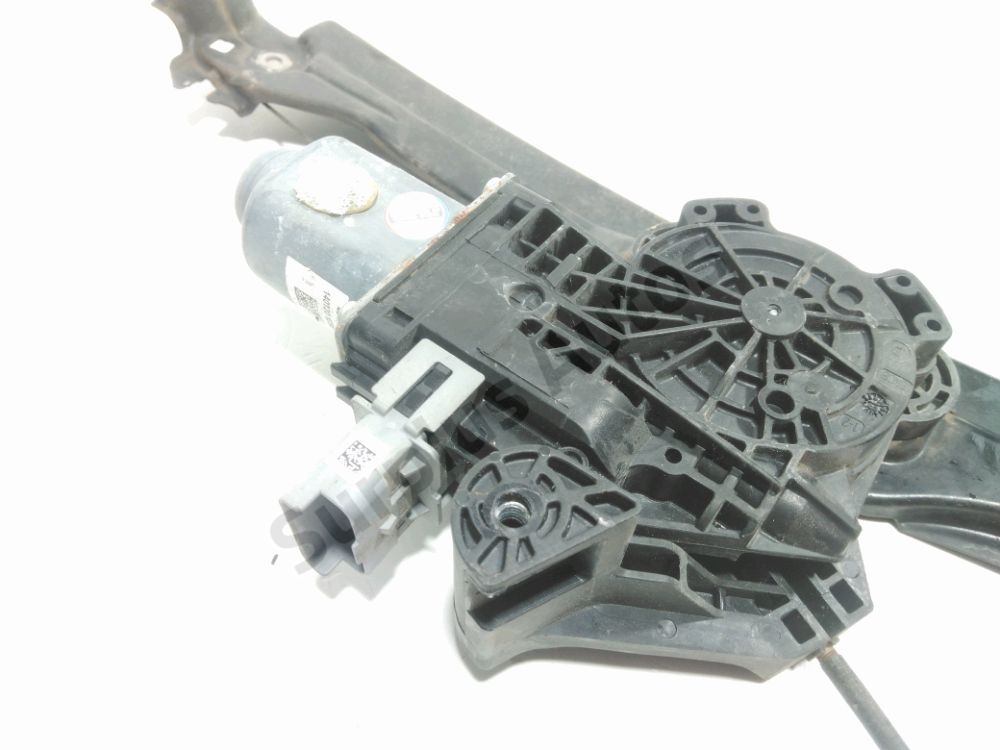 Lève-vitre électrique avant droit