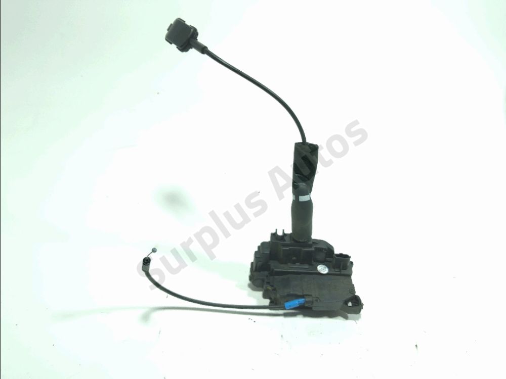 Serrure de porte avant droite