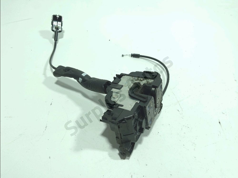 Serrure de porte avant droite