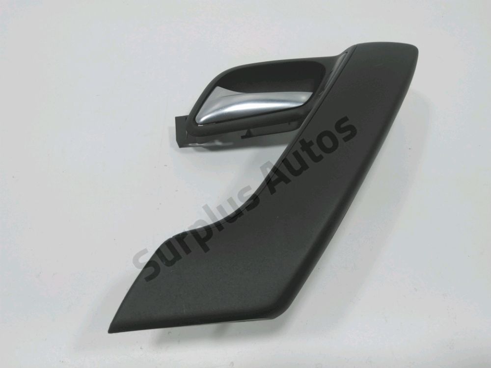 Poignee interieure porte avant gauche