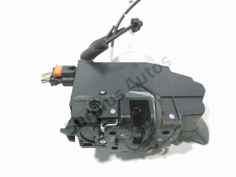 Serrure de porte avant droite