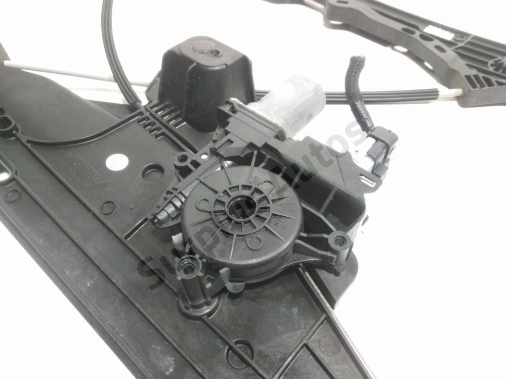 Lève-vitre électrique avant droit