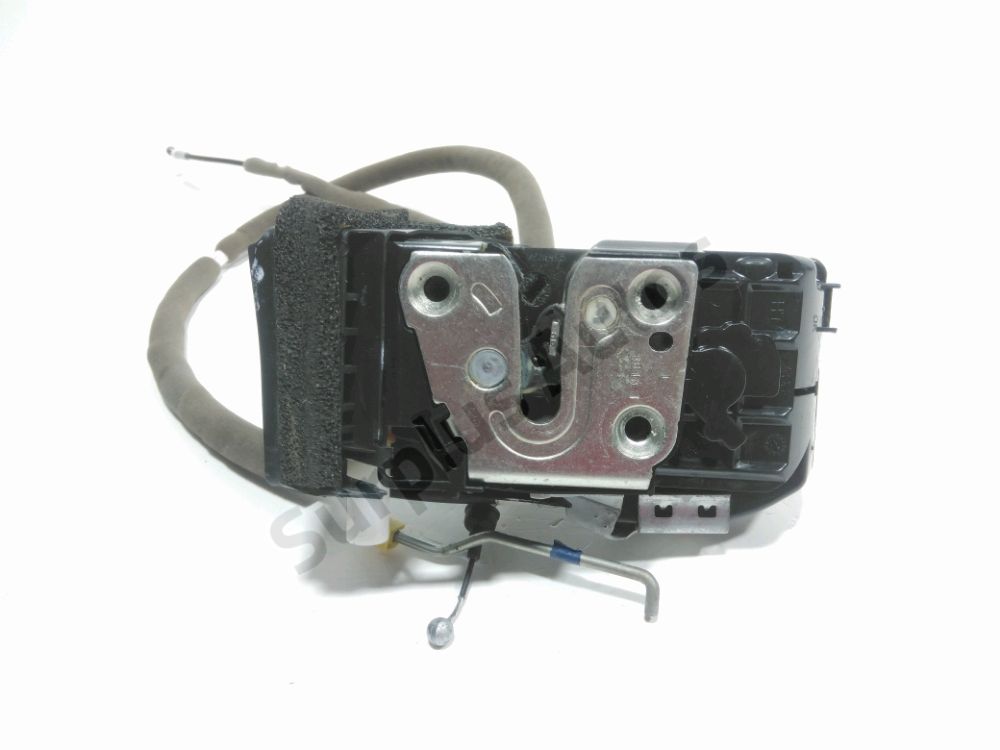 Serrure de porte avant droite