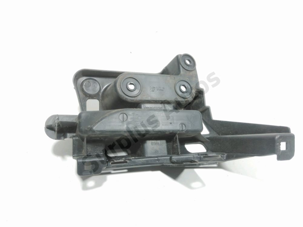 Support droit de pare-choc arrière