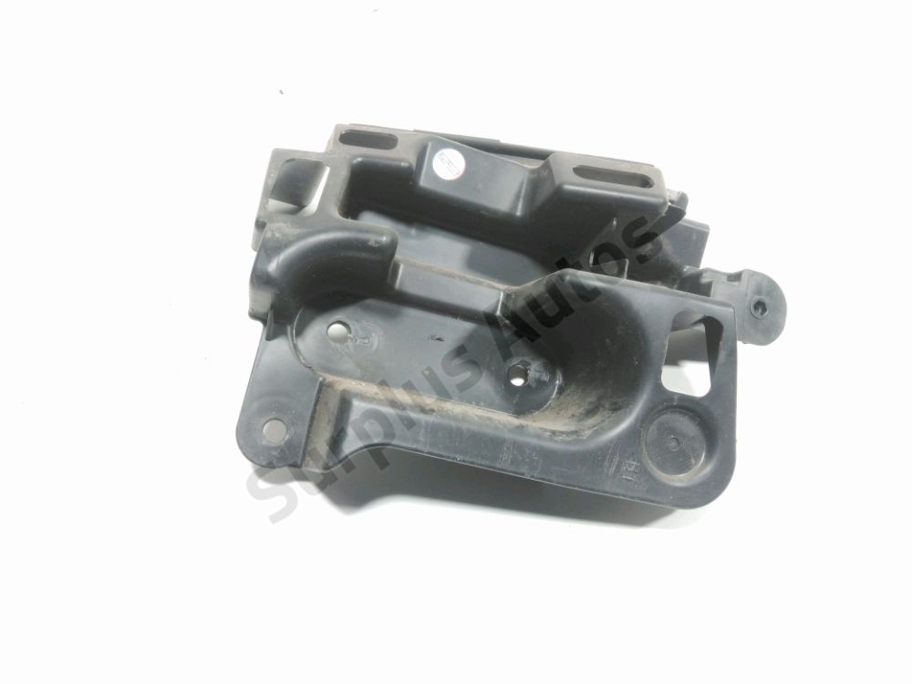 Support gauche de pare-choc arrière