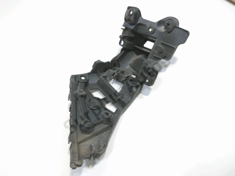 Support droit de pare-choc arrière