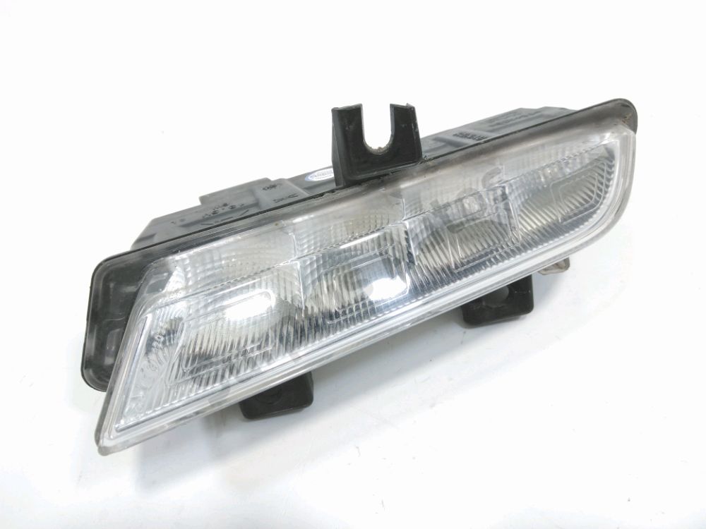 Feu diurne avant gauche