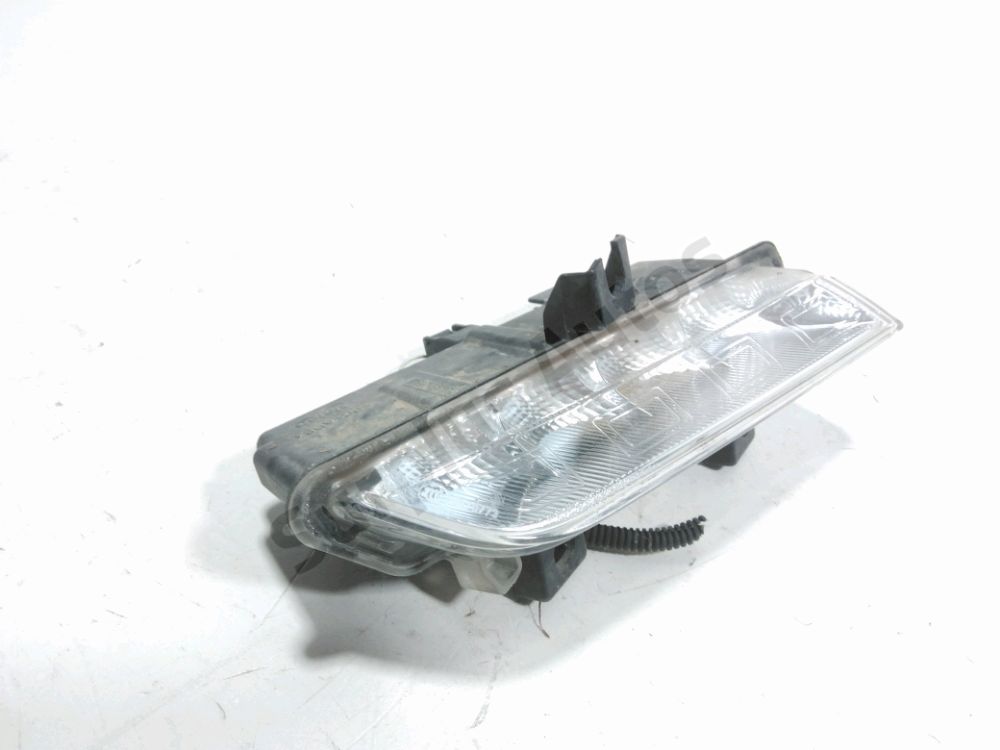 Feu diurne avant droit