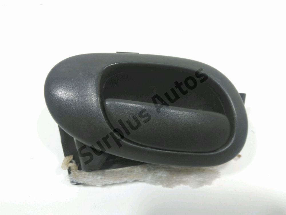 Poignee interieure porte avant gauche