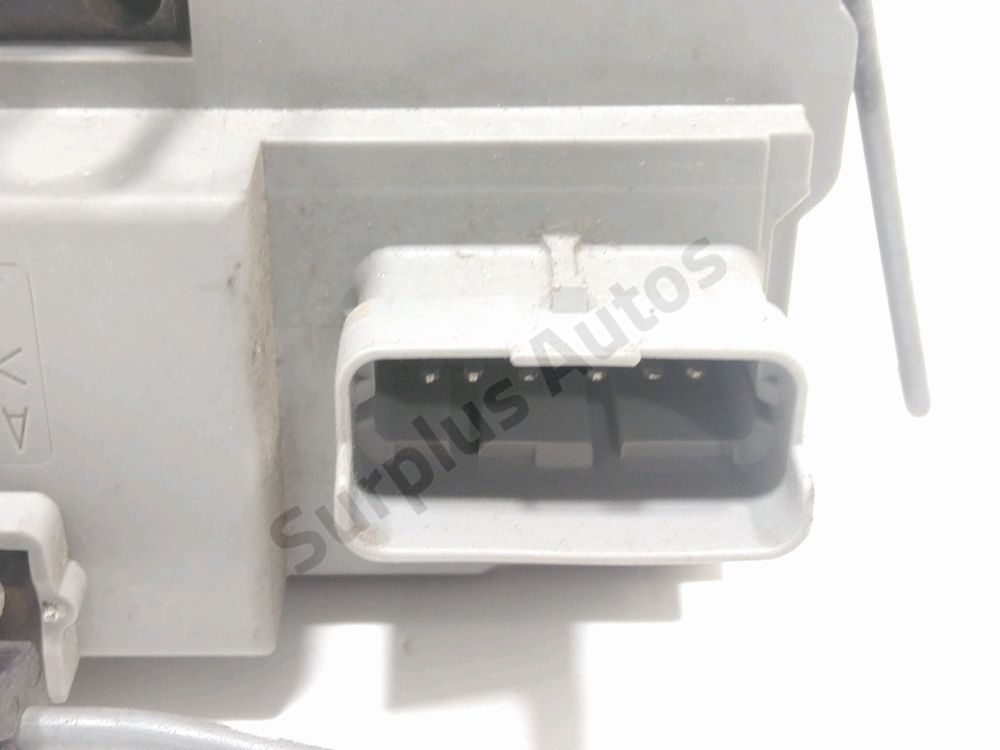 Serrure de porte avant droite