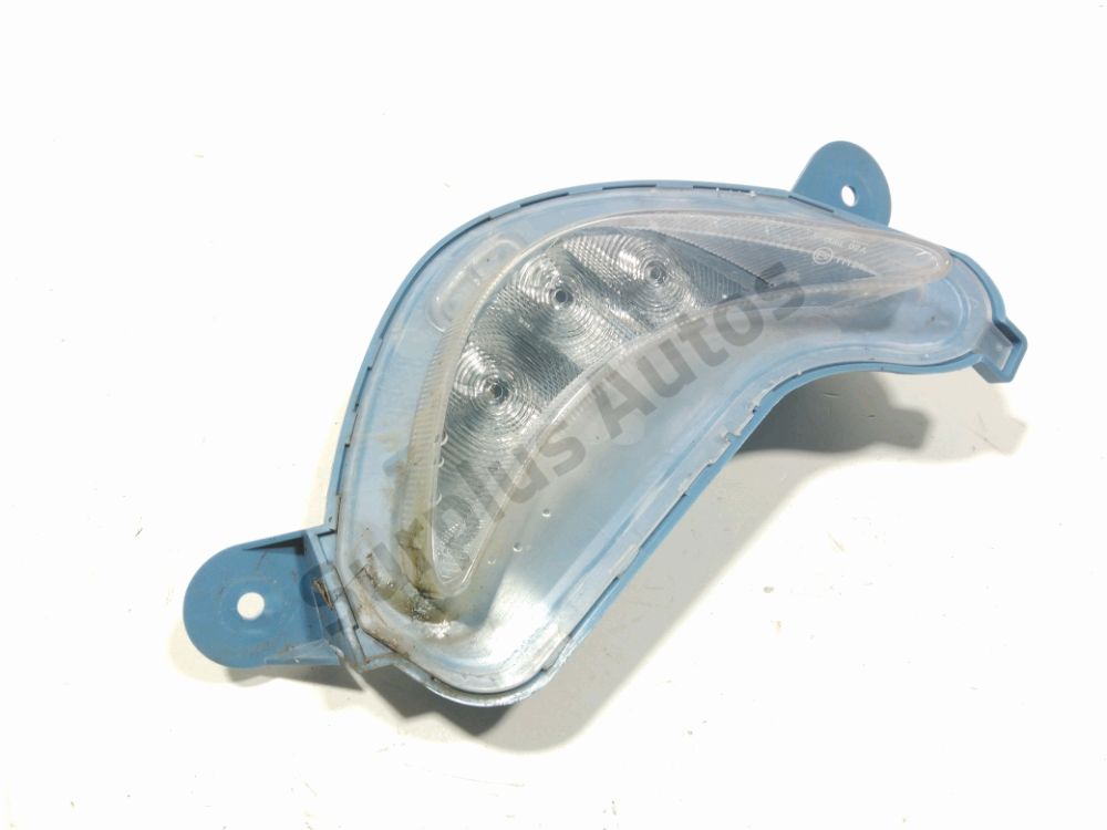 Feu diurne avant droit