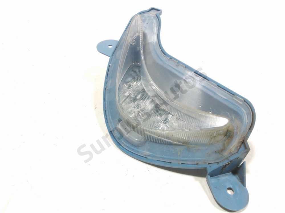 Feu diurne avant droit