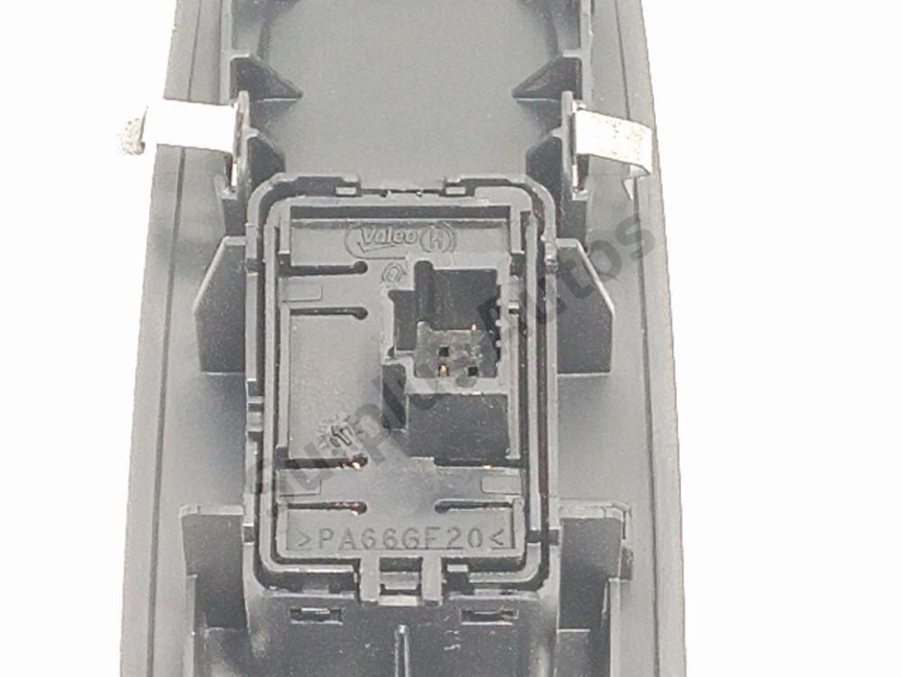 Commande lève-vitre avant droit