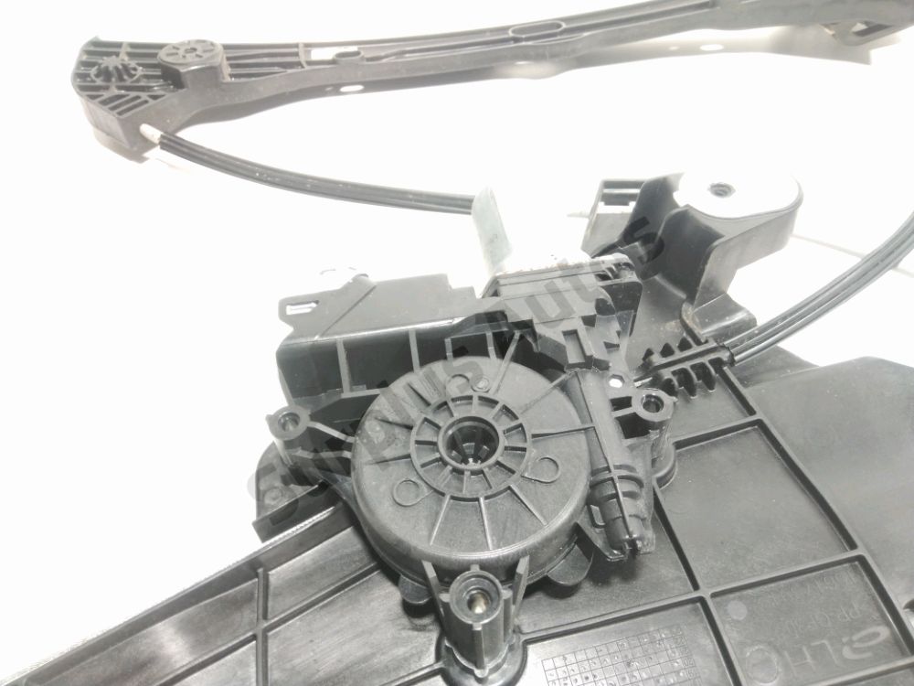 Lève-vitre électrique avant gauche