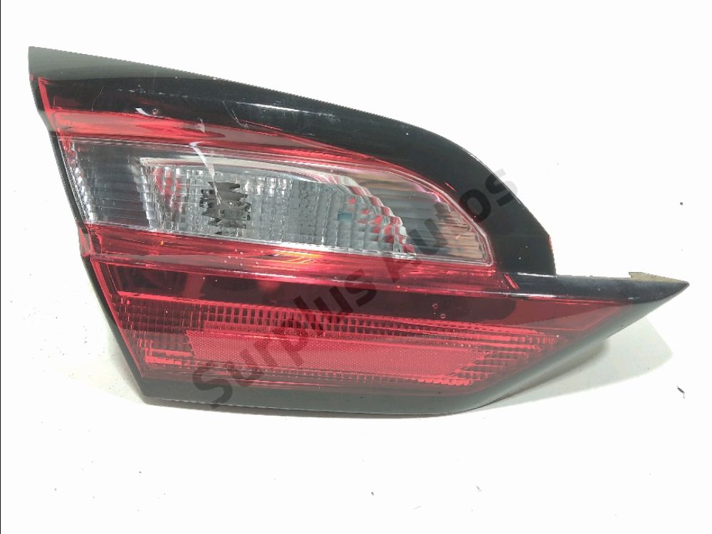 Feu arrière intérieur gauche