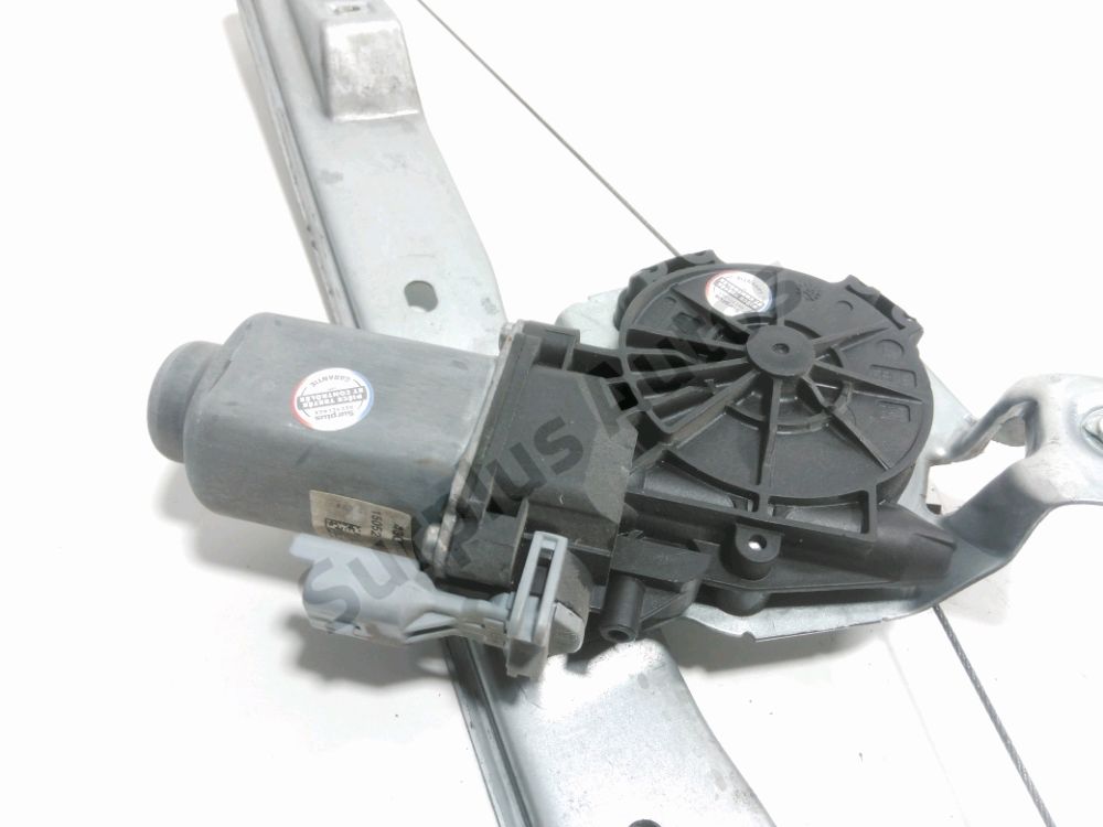 Lève-vitre électrique avant droit