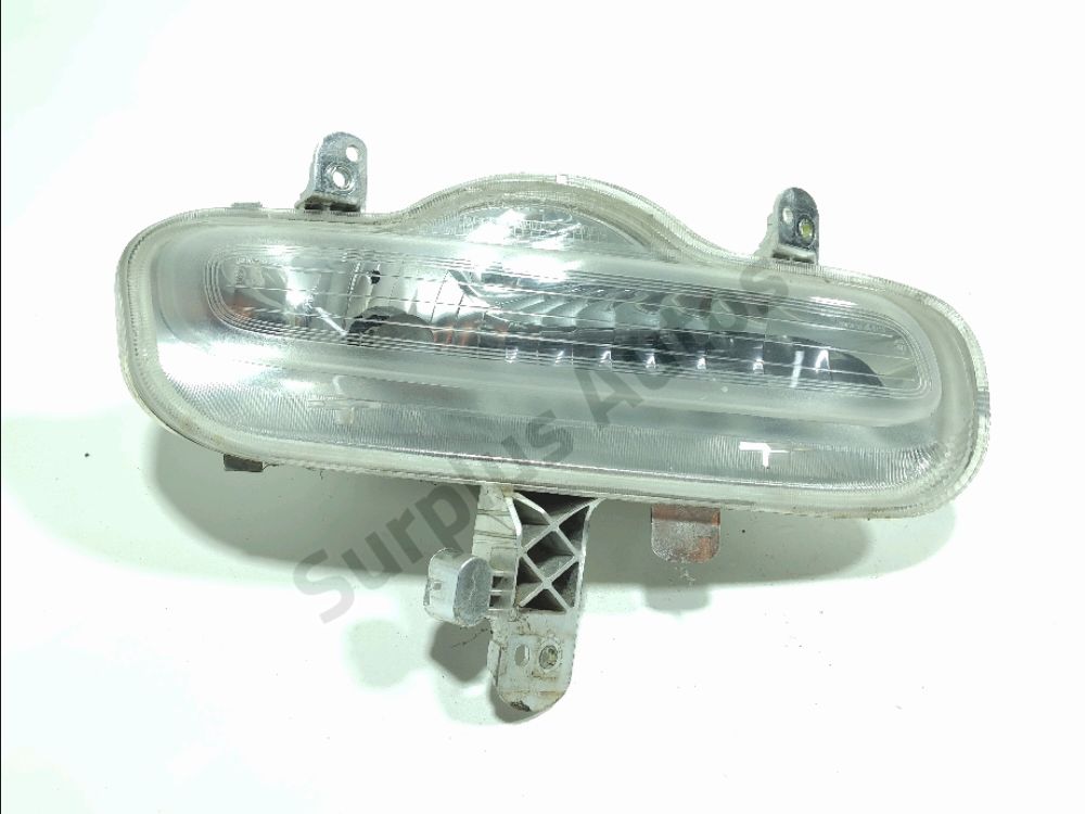 Feu diurne avant droit