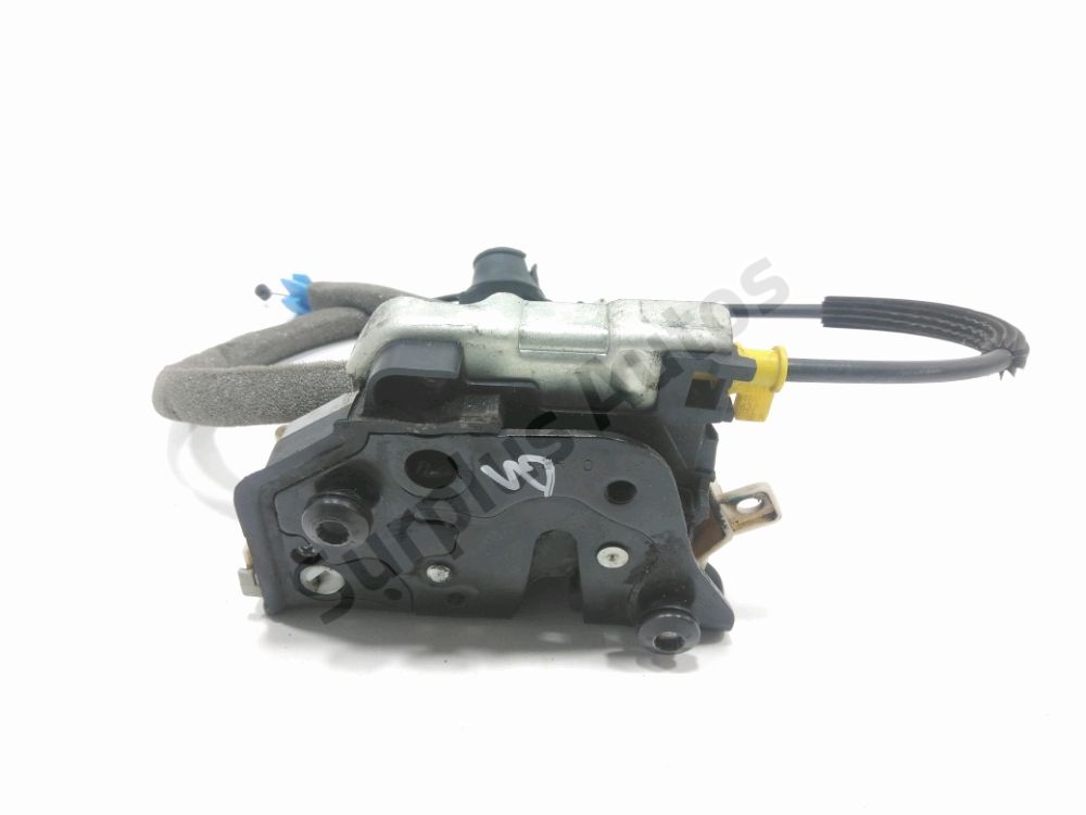 Serrure de porte avant droite