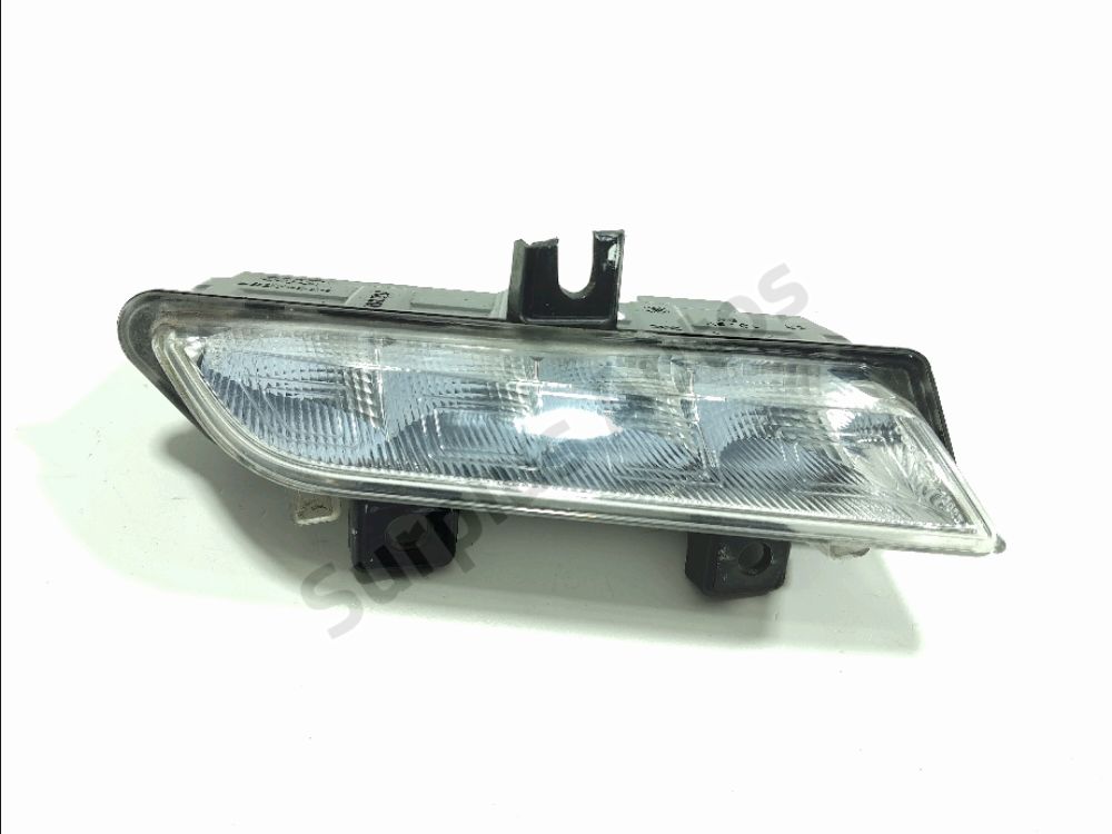 Feu diurne avant droit