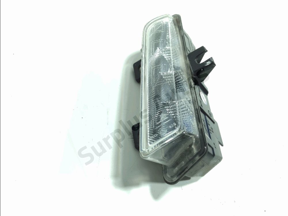 Feu diurne avant droit