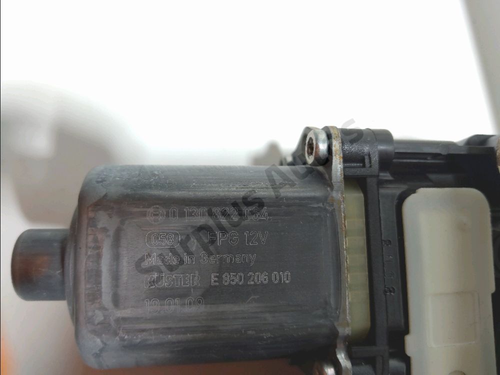 Lève-vitre électrique avant droit