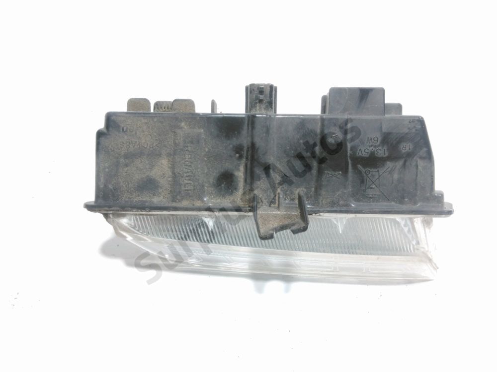 Feu diurne avant droit