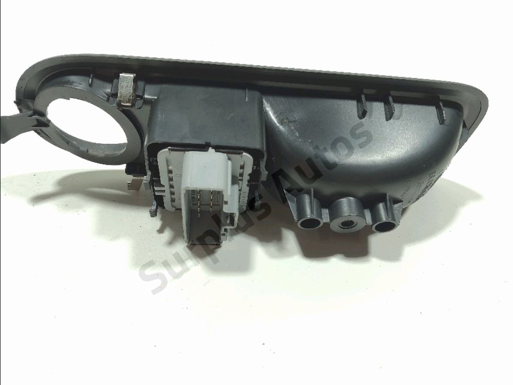 Commande lève-vitre avant gauche