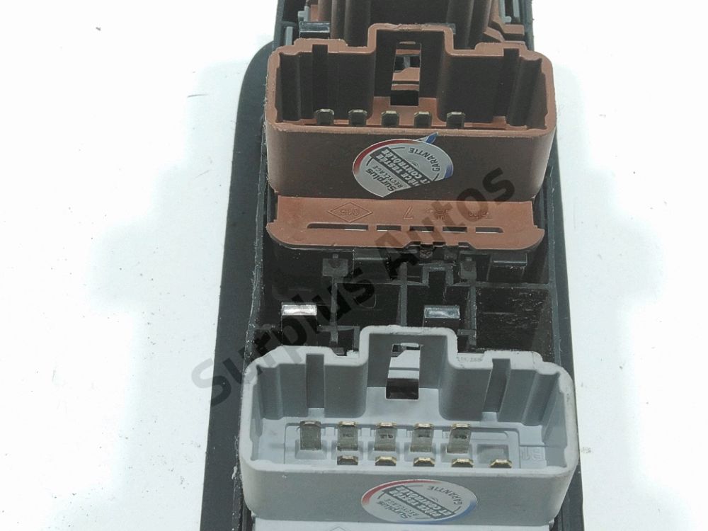 Commande lève-vitre avant gauche