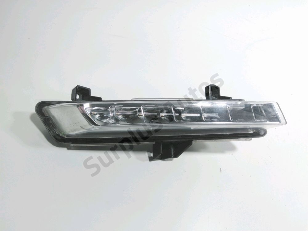 Feu diurne avant droit