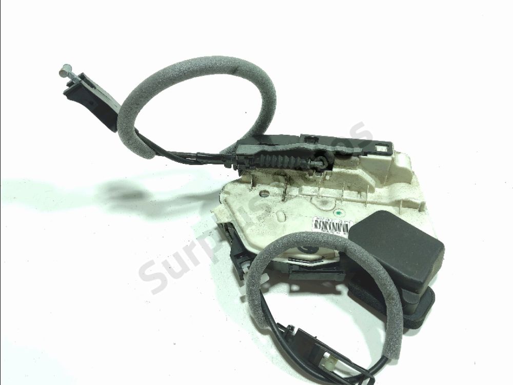 Serrure de porte avant droite