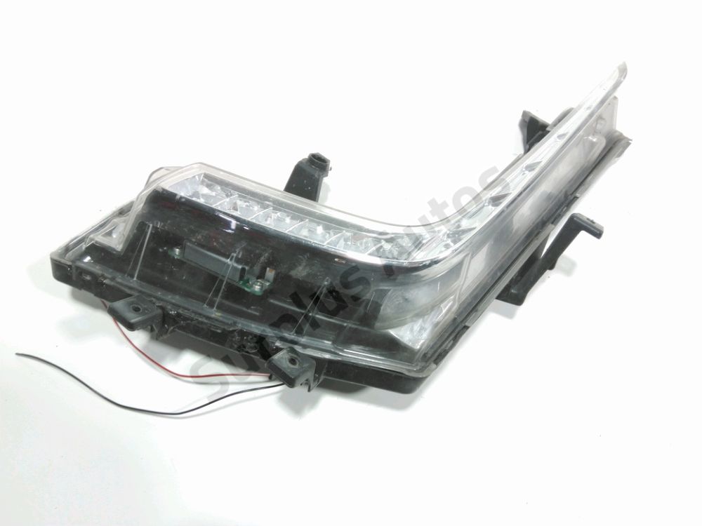 Feu diurne avant droit