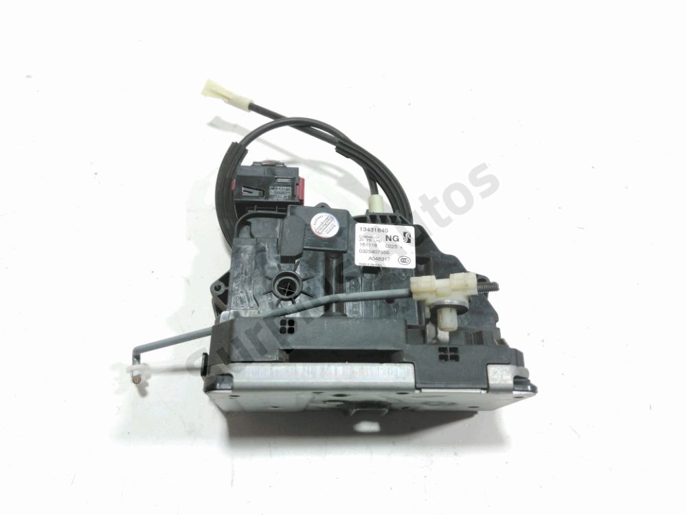 Serrure de porte avant droite